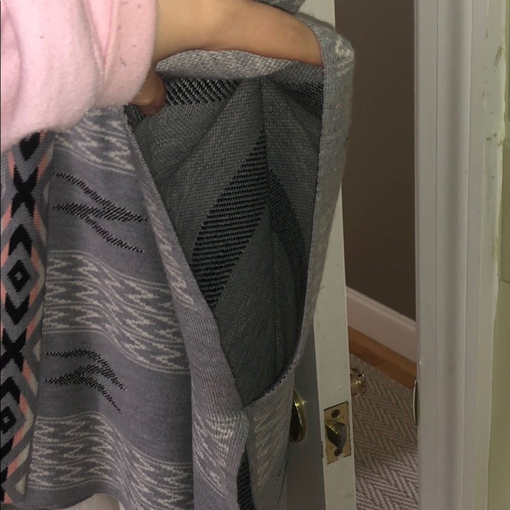 Patterned Gray Cardigan - image 2